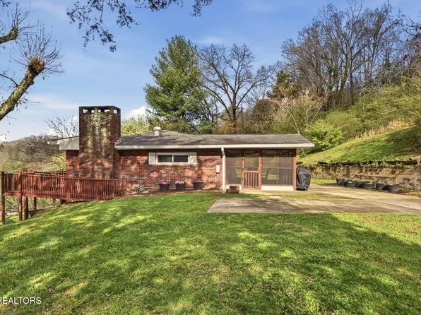 104 Richards Dr, Oliver Springs, TN 37840