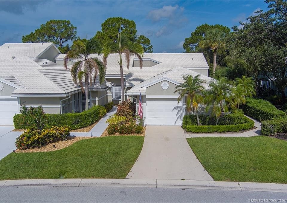 1st image of 2406 SW Foxpoint Trl