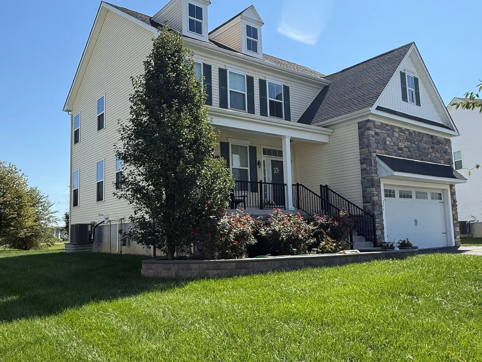 4 bed, 2400 sqft, $3,300 — Photo 3