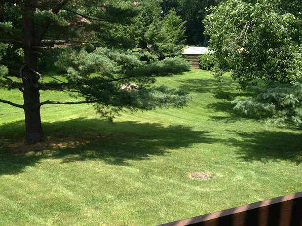 45 Towne House Rd, Hamden, CT 06514