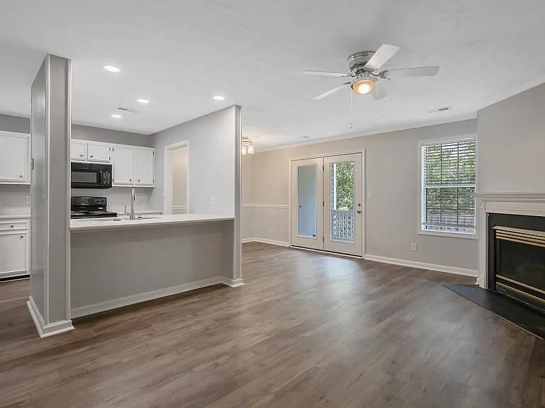 295 Warton Ln #7 — Photo 6