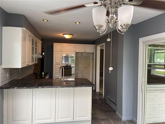 3rd image of 2801 Sarles Dr