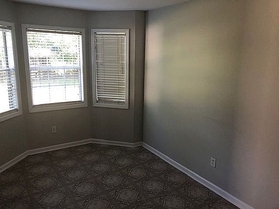 Dining area/breakfast nook