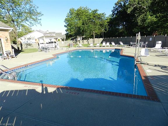 3rd image of 35307 Greenwich Ave