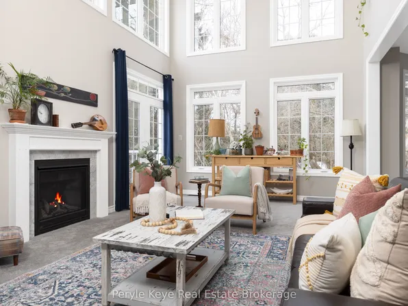 16 Leeds Ct, Bracebridge, ON P1L 0B7