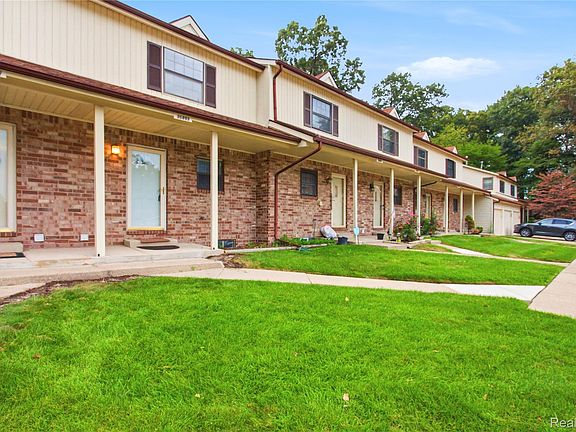 2nd image of 35893 Castlewood Ct