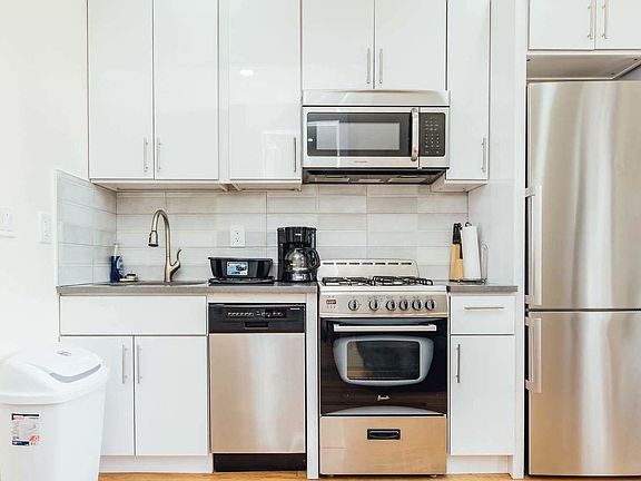 2nd image of 1485 Fulton Ave #2B