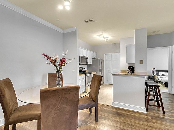 3rd image of 143 Southern Pecan Cir Unit 103