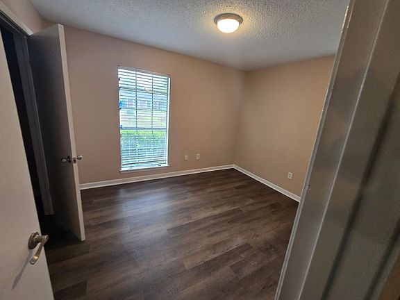 4th image of 34 Pembrook Cir