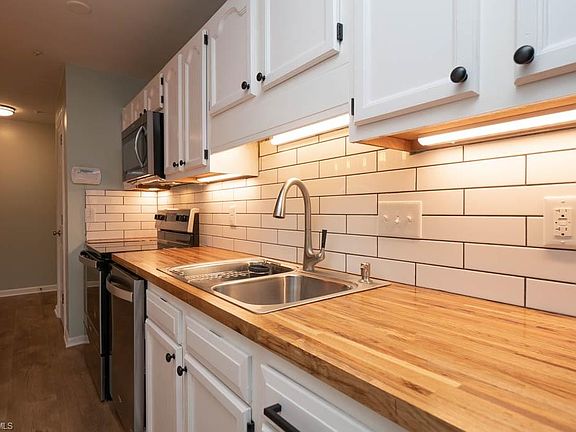 4th image of 5934 W Friendly Ave Unit G