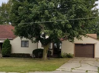 104 E Wood St, Syracuse, IN 46567