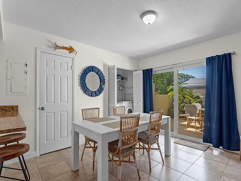 831 Camelia Ln #4 — Photo 11