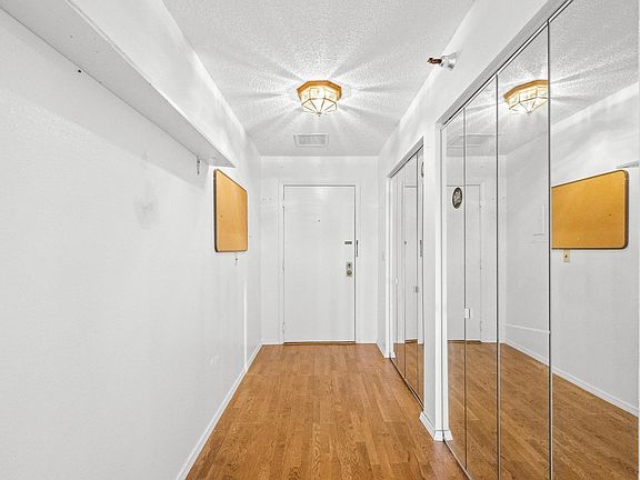 3rd image of 924 Kellum St Unit 207