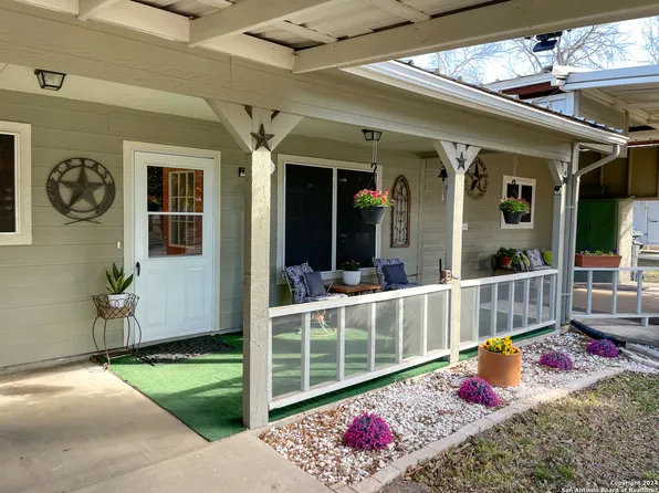 88 Mesquite St, Brackettville, TX 78832