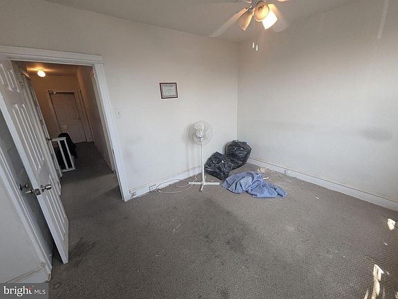 3rd image of 2052 Margaret St
