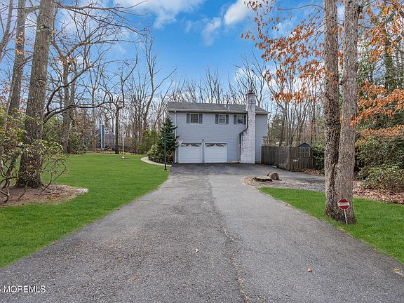 3rd image of 11 Oakwood Drive