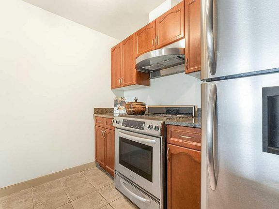 3rd image of 9939 109th St NW #1702