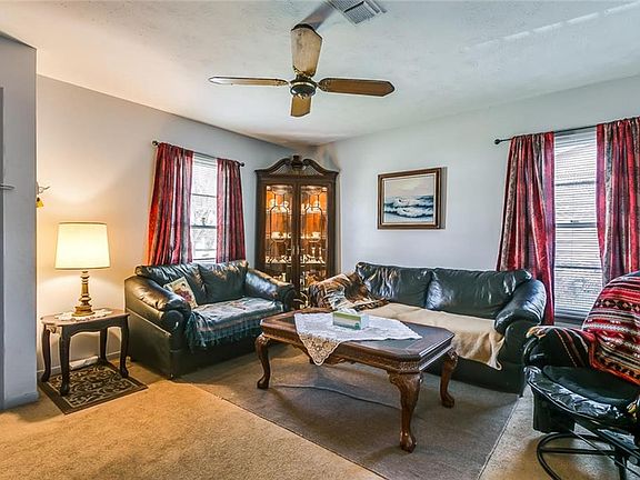 3rd image of 302 Helen Dr