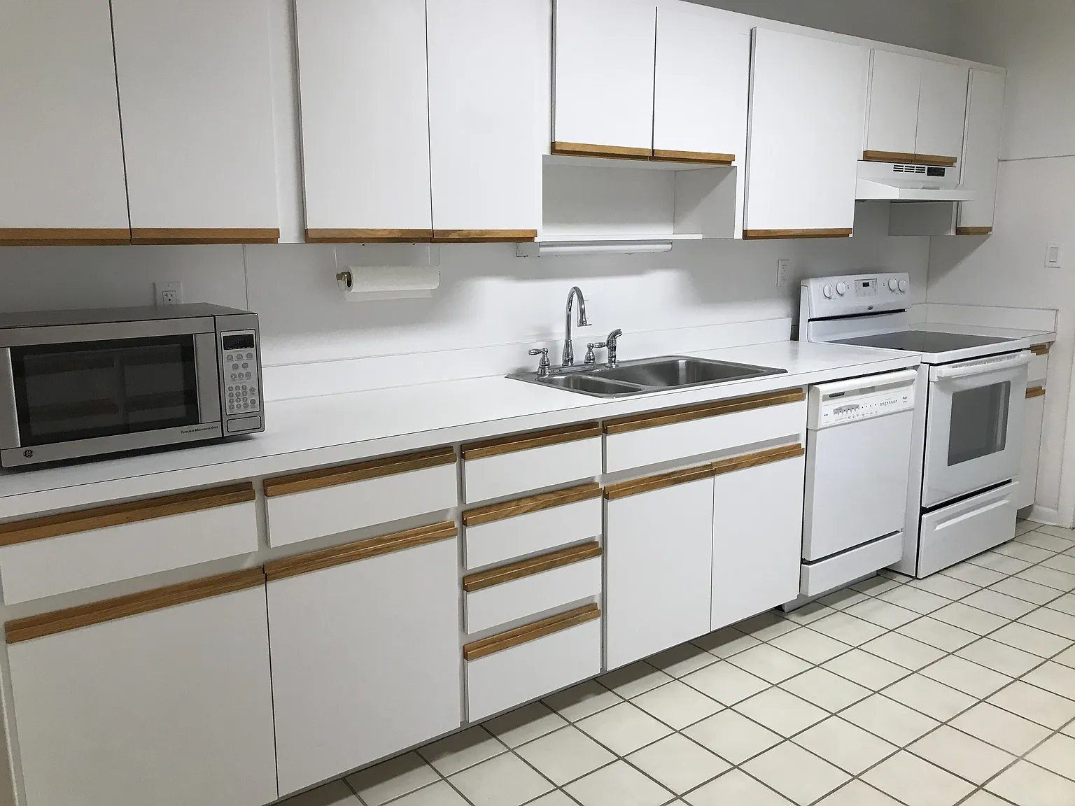 3 bed, 1215 sqft, $2,600 — Photo 4