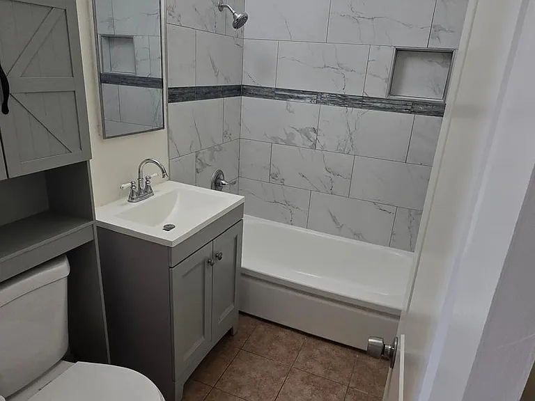 Coral Reef Apartments — Photo 14