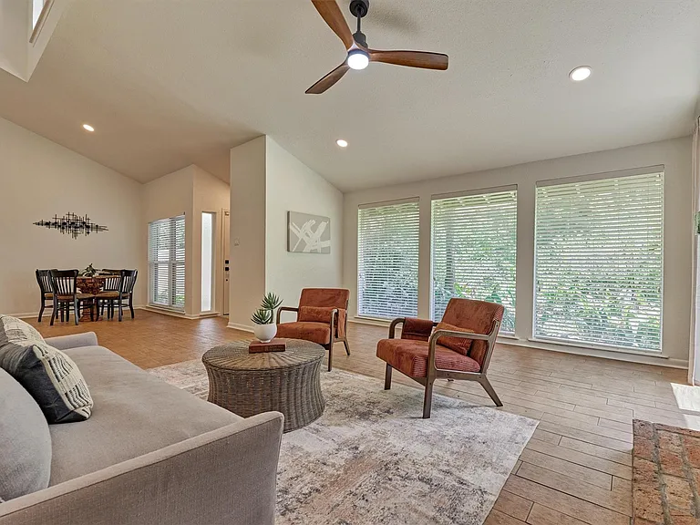 2351 W Settlers Way — Photo 15