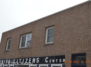 105 1/2 S 4th St, Clear Lake, IA 50428