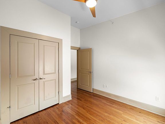 3rd image of 4249 Chouteau Ave #113