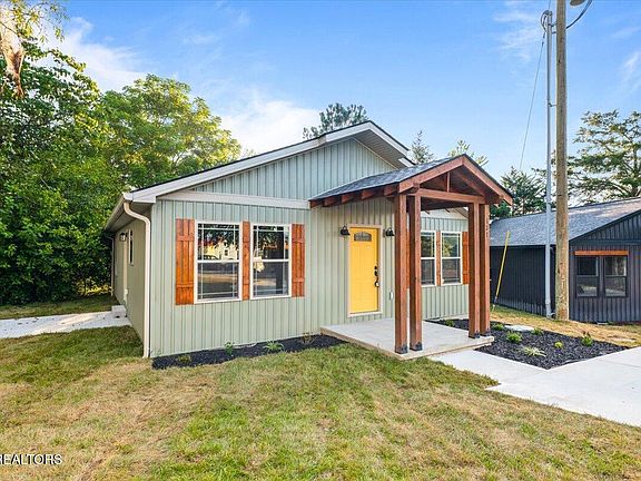 3rd image of 127 Azalea Ln #4