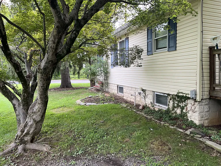 326 Tollgate Rd — Photo 10