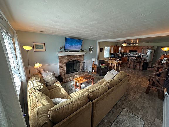 3rd image of 1013 Blue Spring Ln