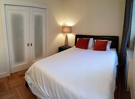 5th image of 303 E 37th St APT 3D
