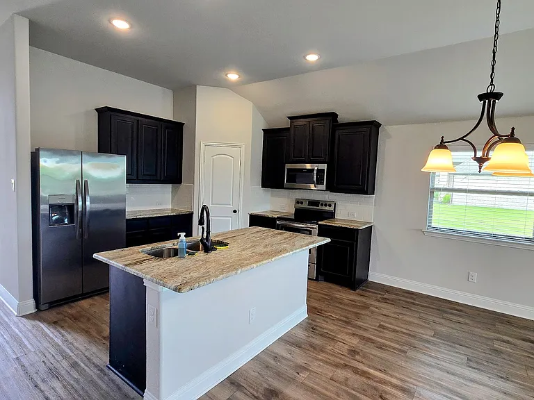 552 Firethorn Dr — Photo 2