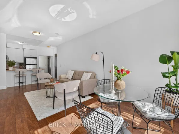 20 N Park Rd #110, Vaughan, ON L4J 0G7