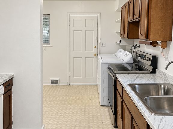 4th image of 355 28th St