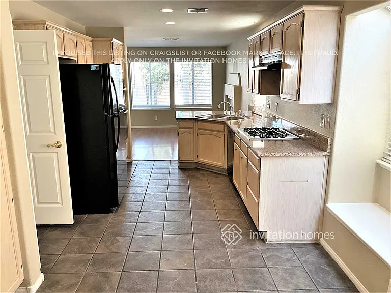 7900 Turtle Cove Ave — Photo 6