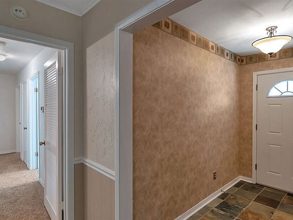 3rd image of 268 Oakridge Ln
