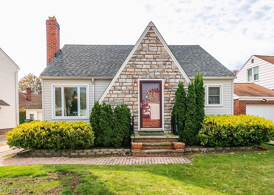 1st image of 28528 Parkwood Dr