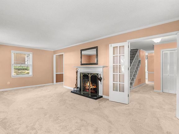 5th image of 103 Bexhill Ct
