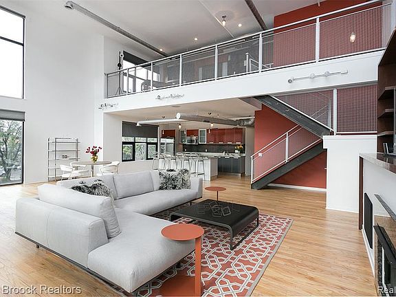 3rd image of 100 N Center St Unit 1