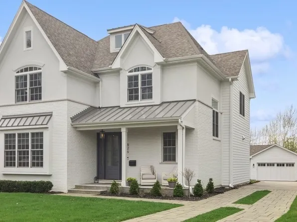826 S Grove Ave, Barrington, IL 60010