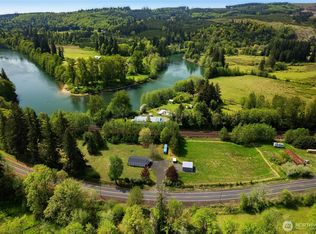 9195 Barnes Dr, Castle Rock, WA 98611