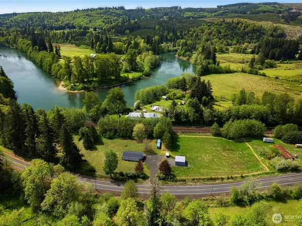 9195 Barnes Drive, Castle Rock, WA 98611