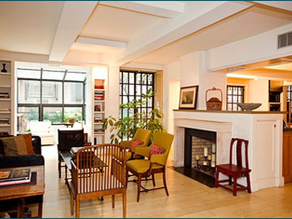2nd image of 3 E 69th St #1D12C