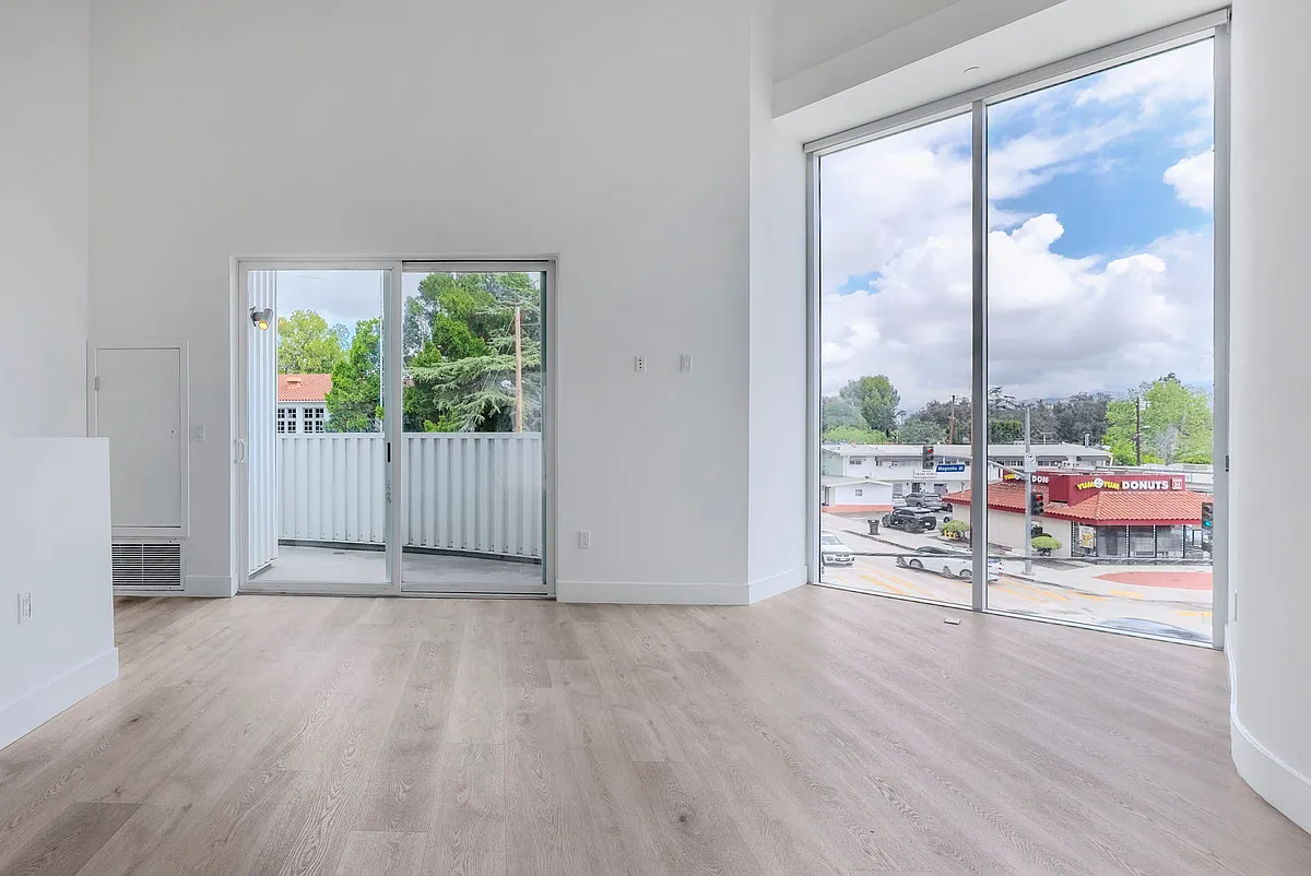 Building Photo - 11700 Magnolia Blvd #303