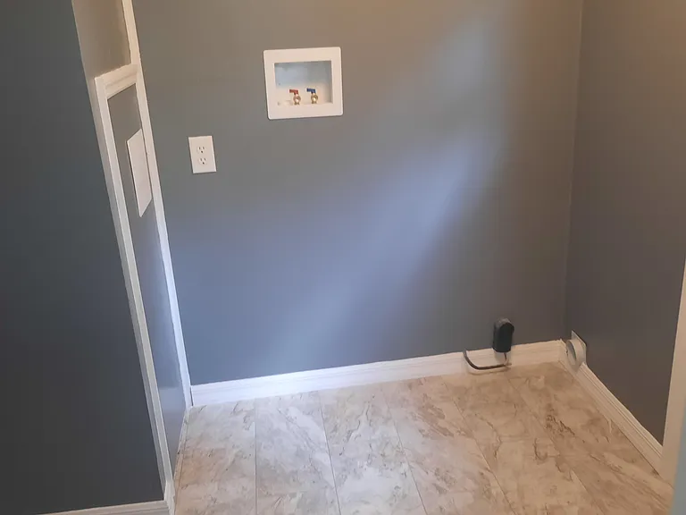 Washer/Dryer hookup - Laundry area