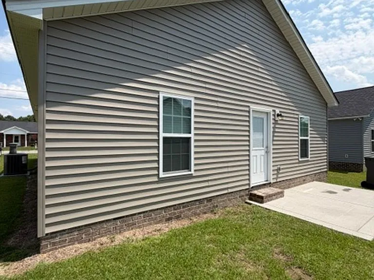 913 Linwood Ave — Photo 3