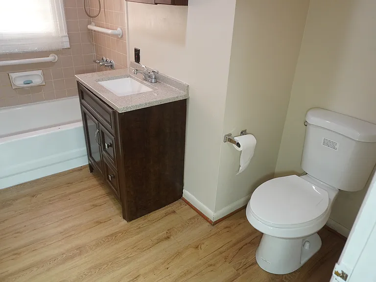 217 Center St — Photo 21