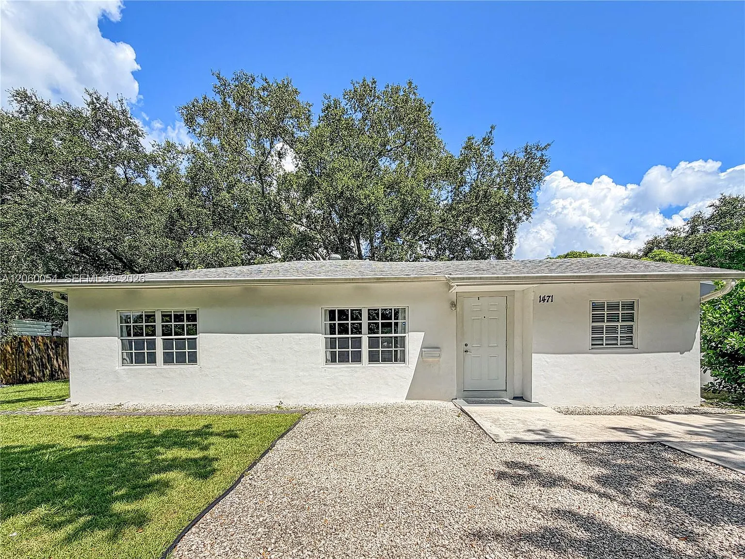 Green Oaks — Photo 2