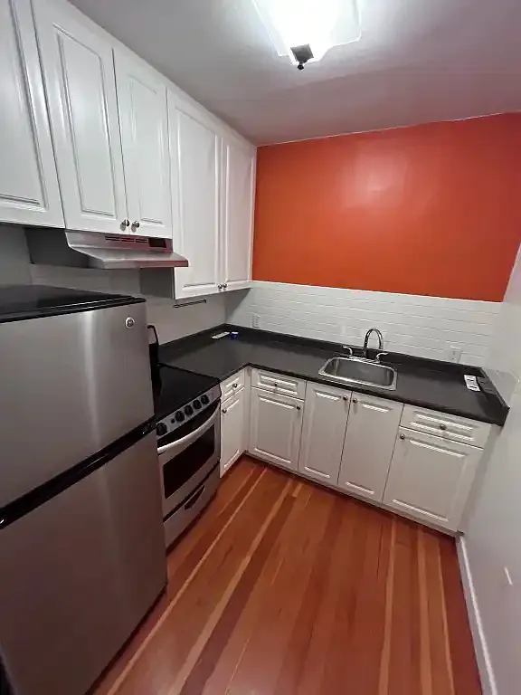 Lyndale Apartments — Photo 4