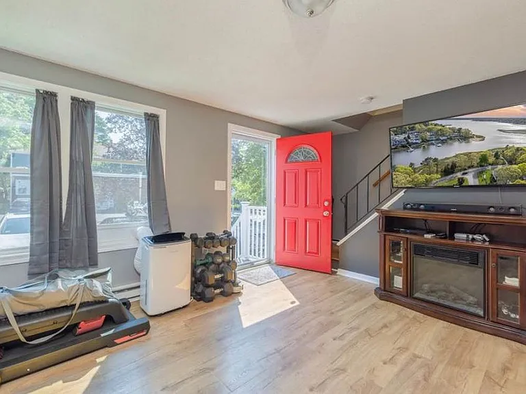 17 Champlain Cir — Photo 1